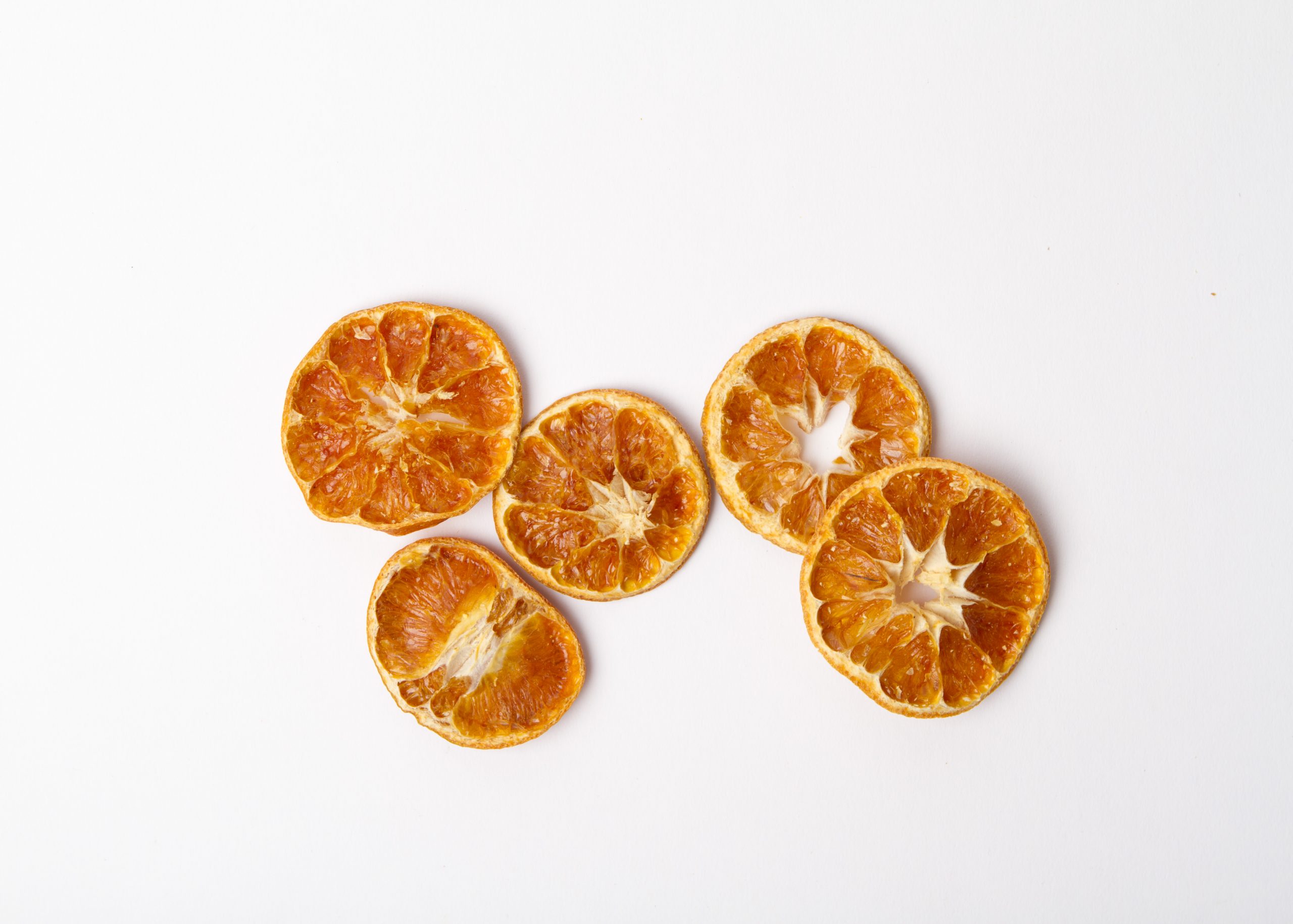 Traina® Natural Dried Tangerine slices - Five slices of dried fruit on white background